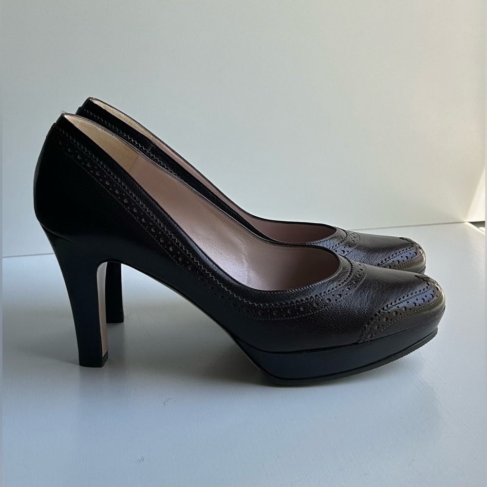 Like NEW! Salvatore Ferragamo Leather Platform Pumps. Size 9